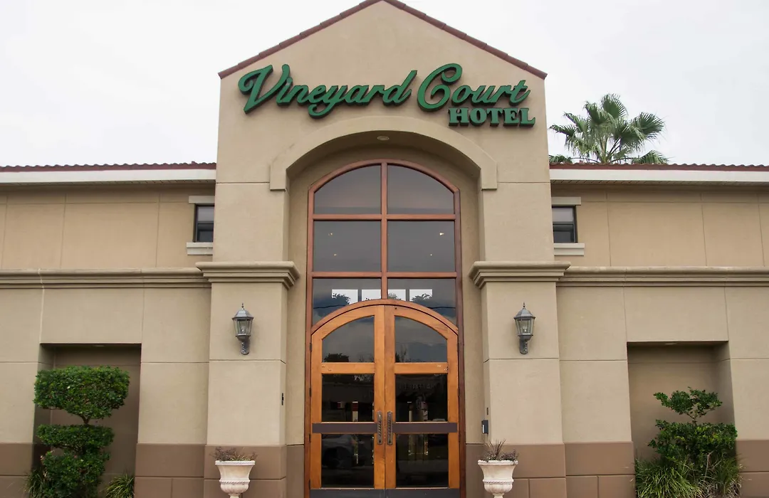 Vineyard Court Designer Suites Hotel-1