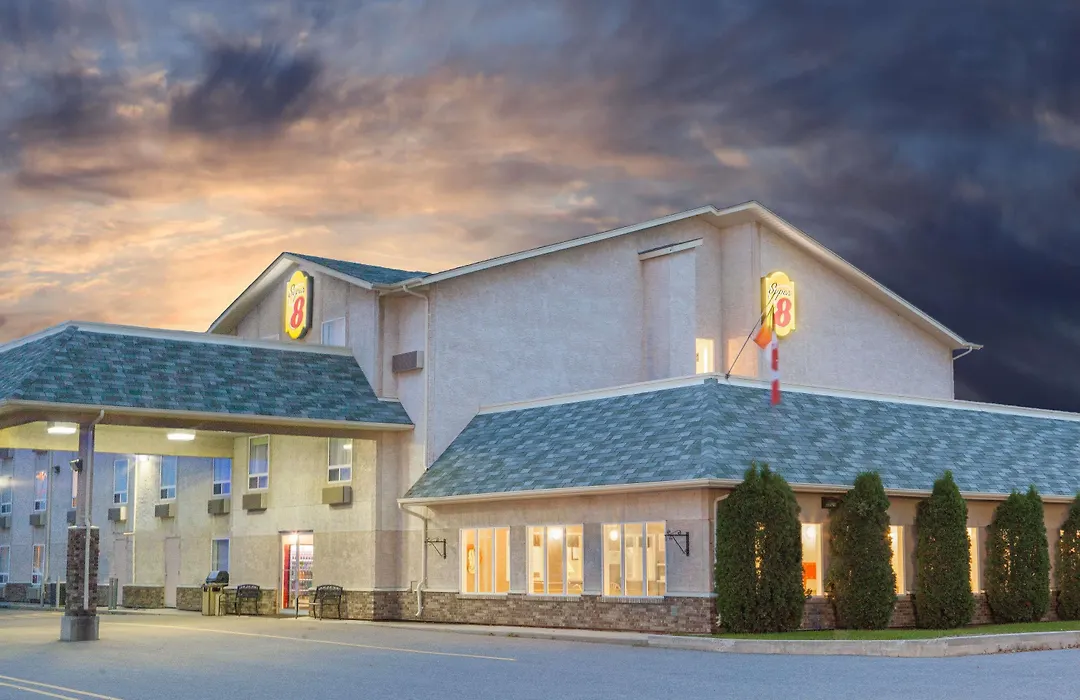 Super 8 By Wyndham Fort Frances-1