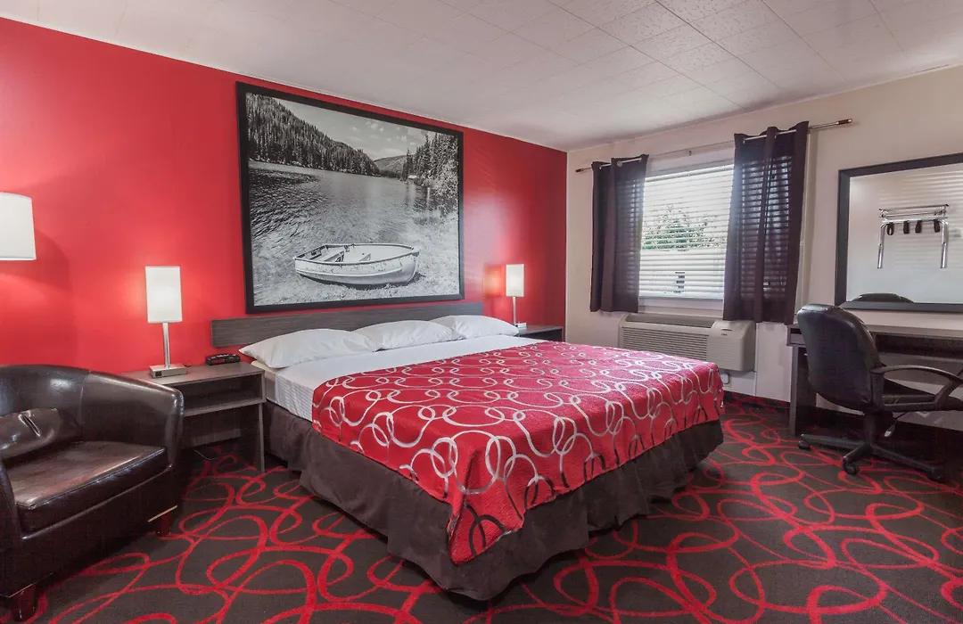 Super 8 By Wyndham Kirkland Lake-1