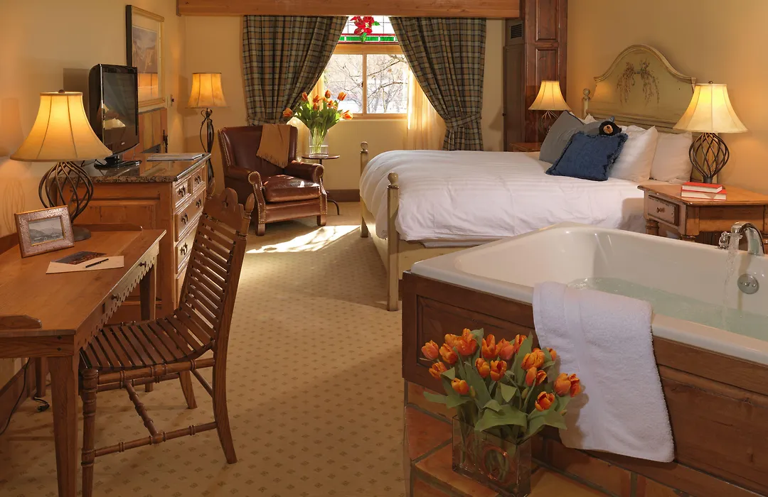 The Rusty Parrot Lodge And Spa-1