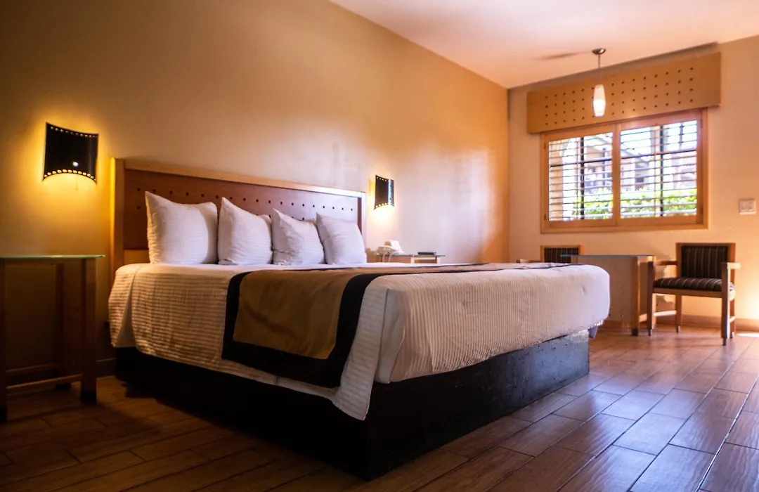 Hotel Colonial Mexicali-1