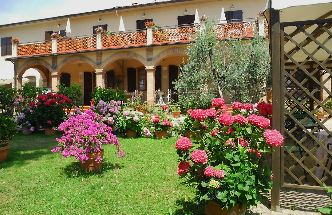 Hotel Le Renaie-1