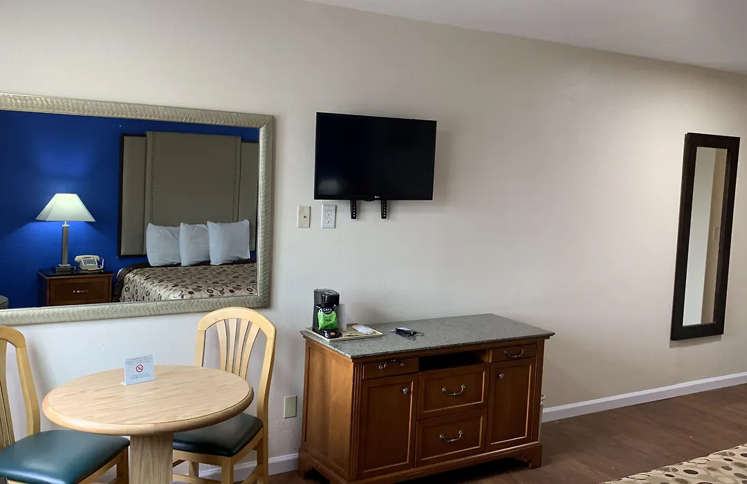 California Inn And Suites Bakersfield-1