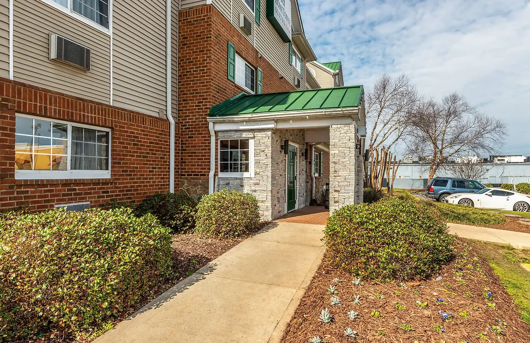Hometowne Studios & Suites By Red Roof Charlotte - Concord-1