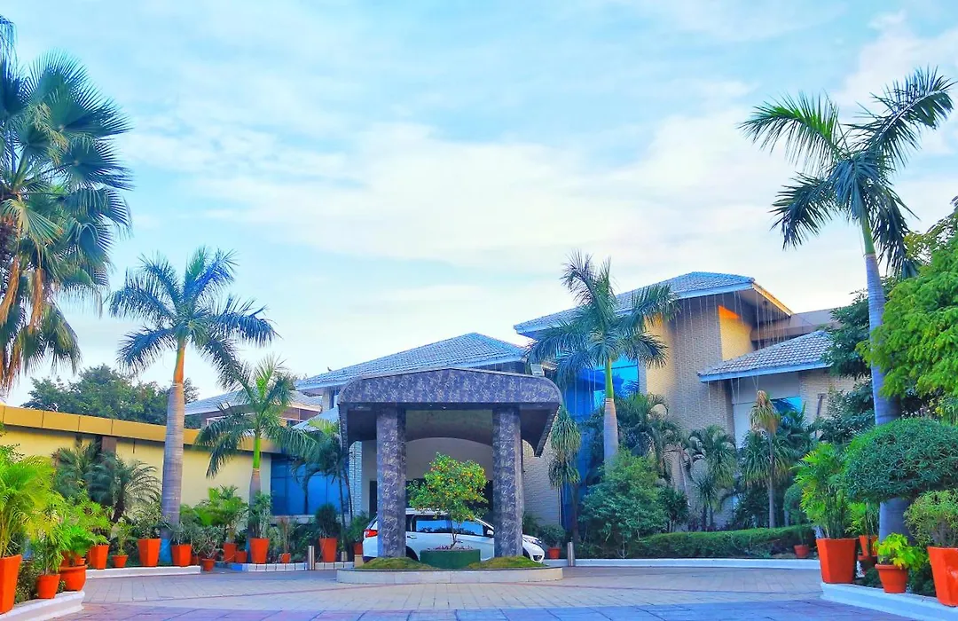 Dee Marks Airport Hotel & Resorts-1