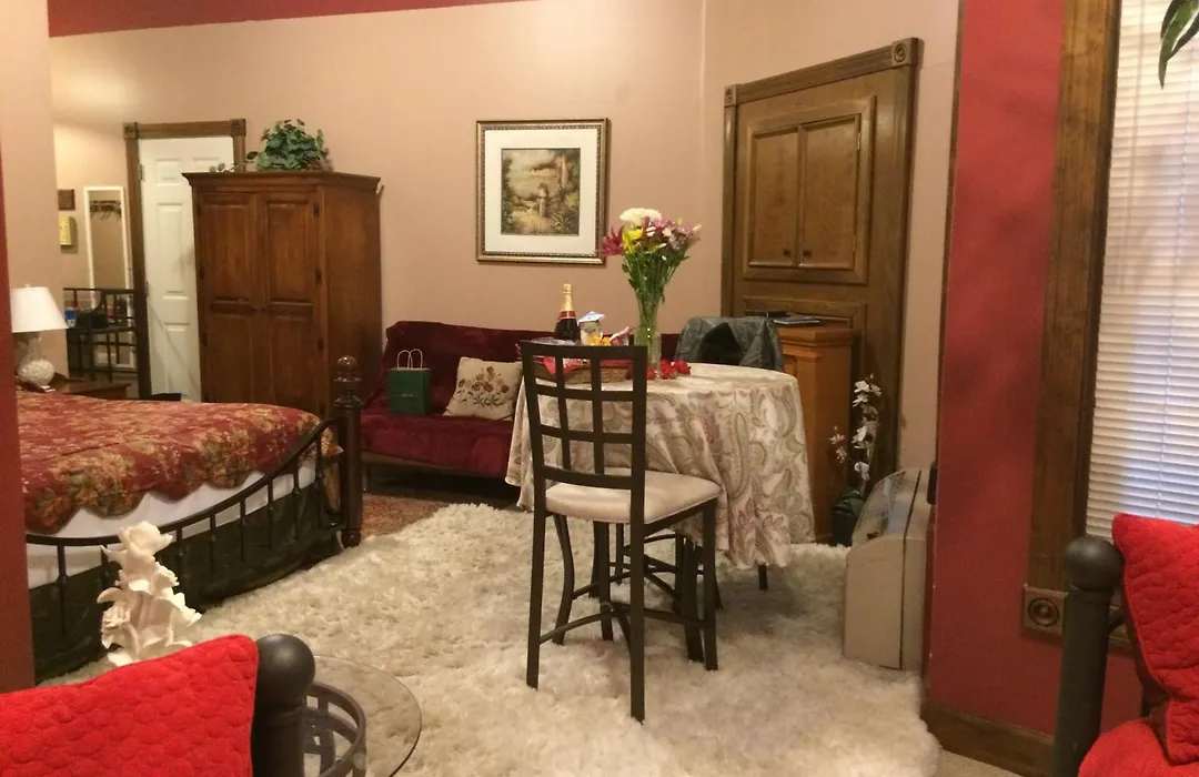 Spruce Hill Inn & Cottages-1