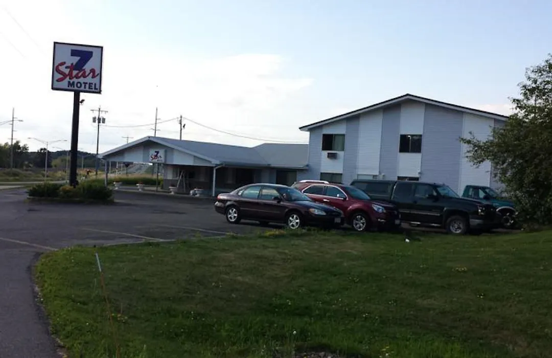 7 Star Motel-1