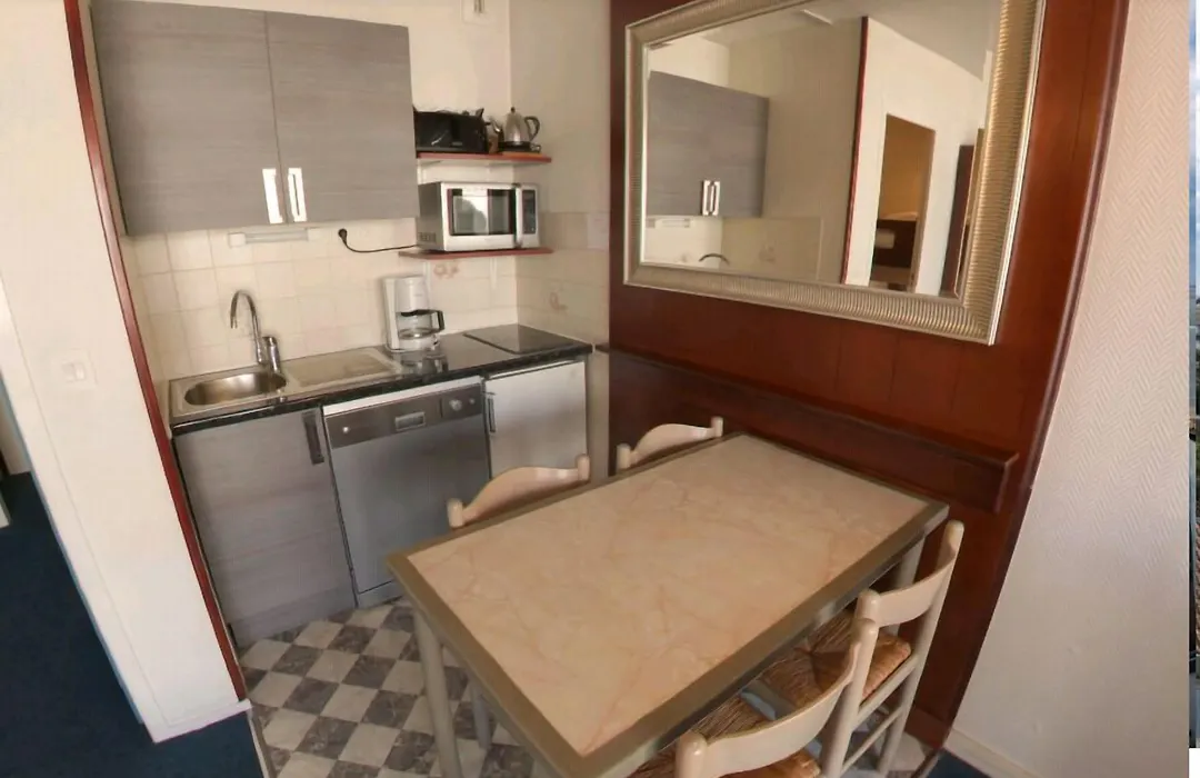 Appart'Hotel Le Trianon-1
