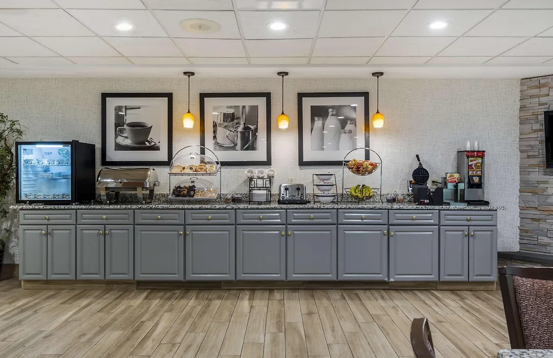 Best Western Plus New England Inn & Suites-1