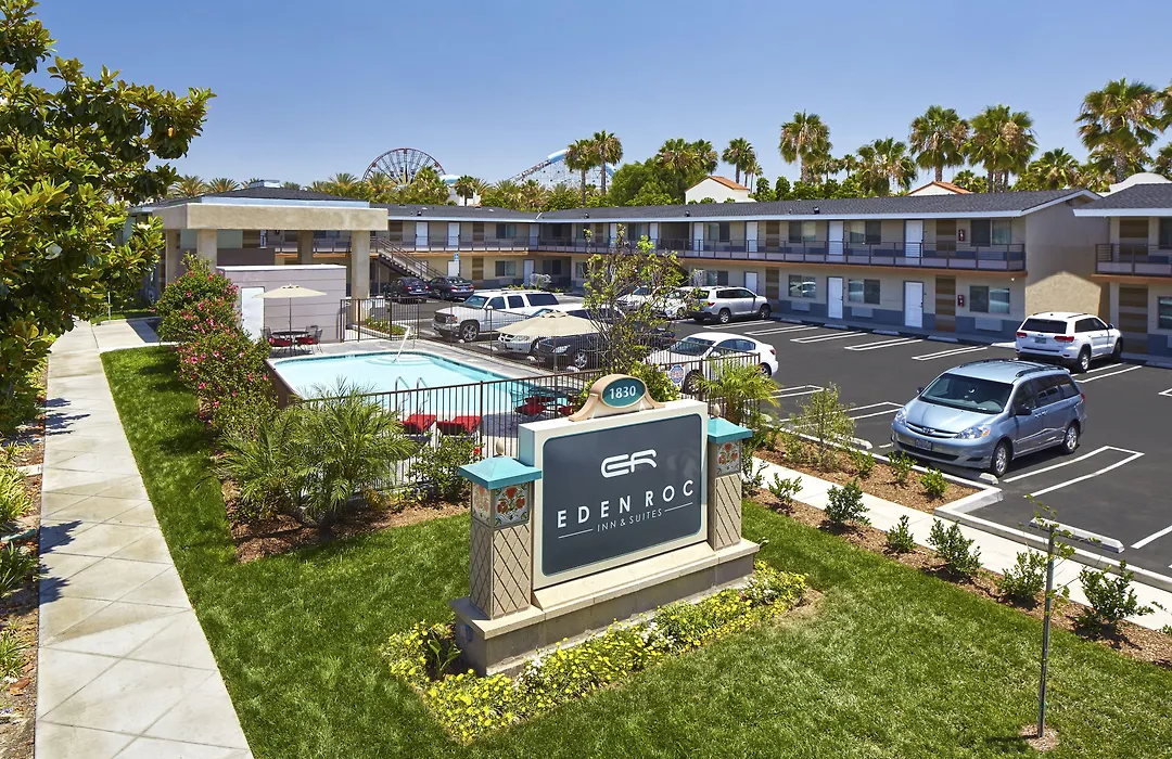 Eden Roc Inn & Suites Near The Maingate-1
