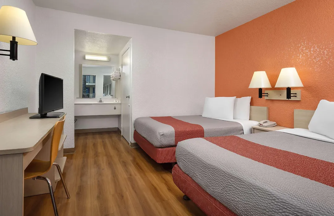 Motel 6-Buena Park, Ca - Knotts Berry Farm - Disneyland-1
