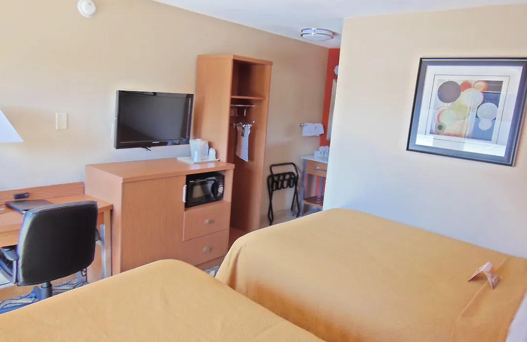 Days Inn & Suites By Wyndham Arlington Near Six Flags-1