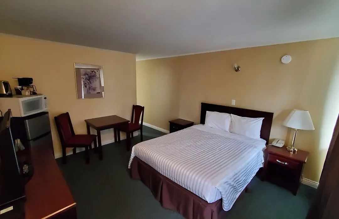 Comox Valley Inn & Suites-1