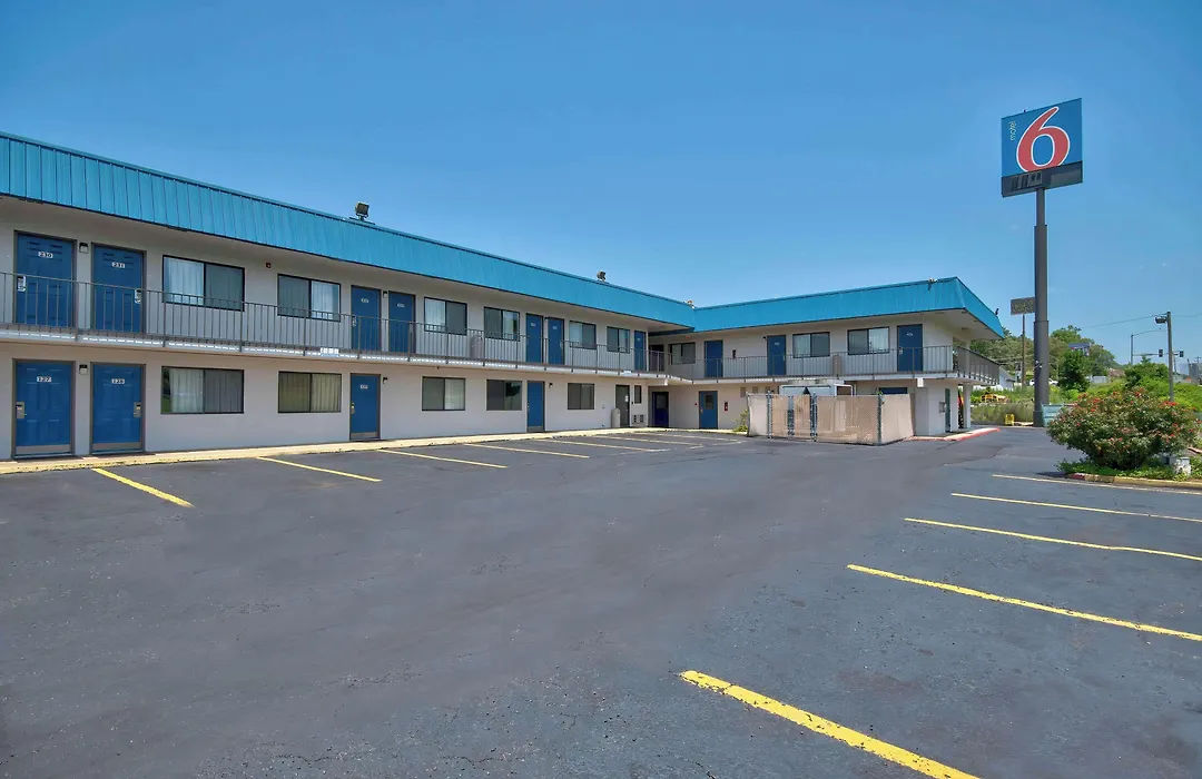 Motel 6-Russellville, Ar-1