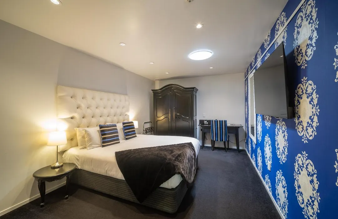 Black Swan Lakeside Boutique Hotel-1