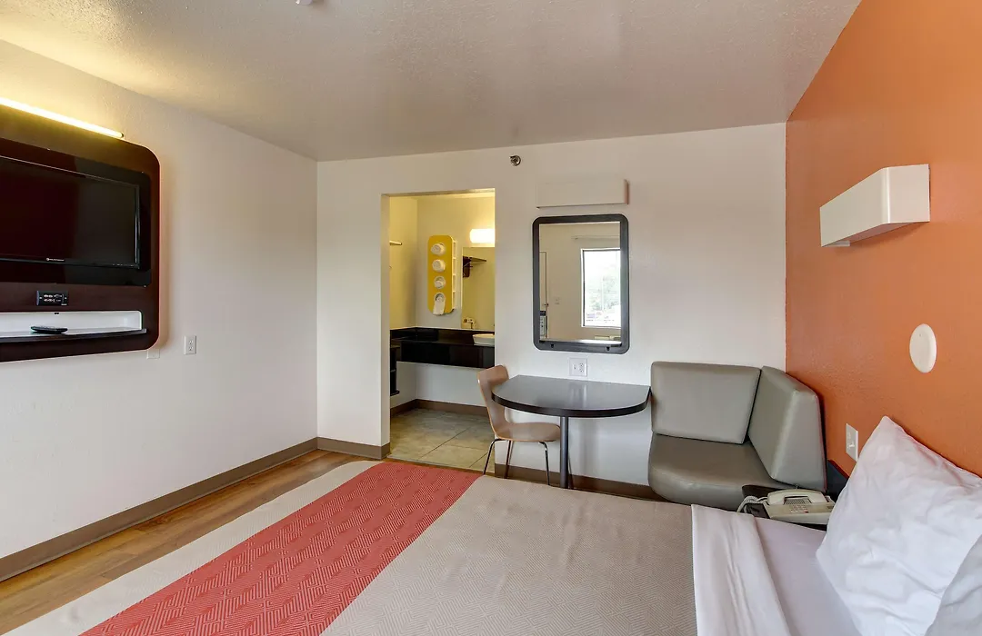 Motel 6-Amherst, Oh - Cleveland West - Lorain-1