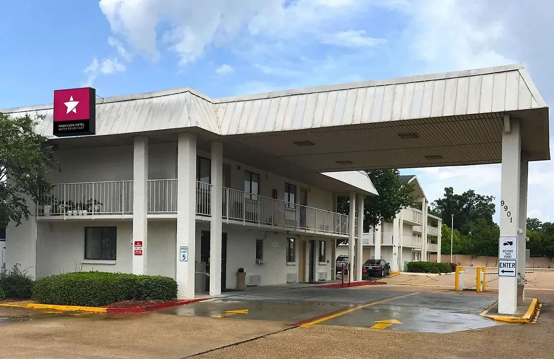 Super 6 Inn & Suites-1