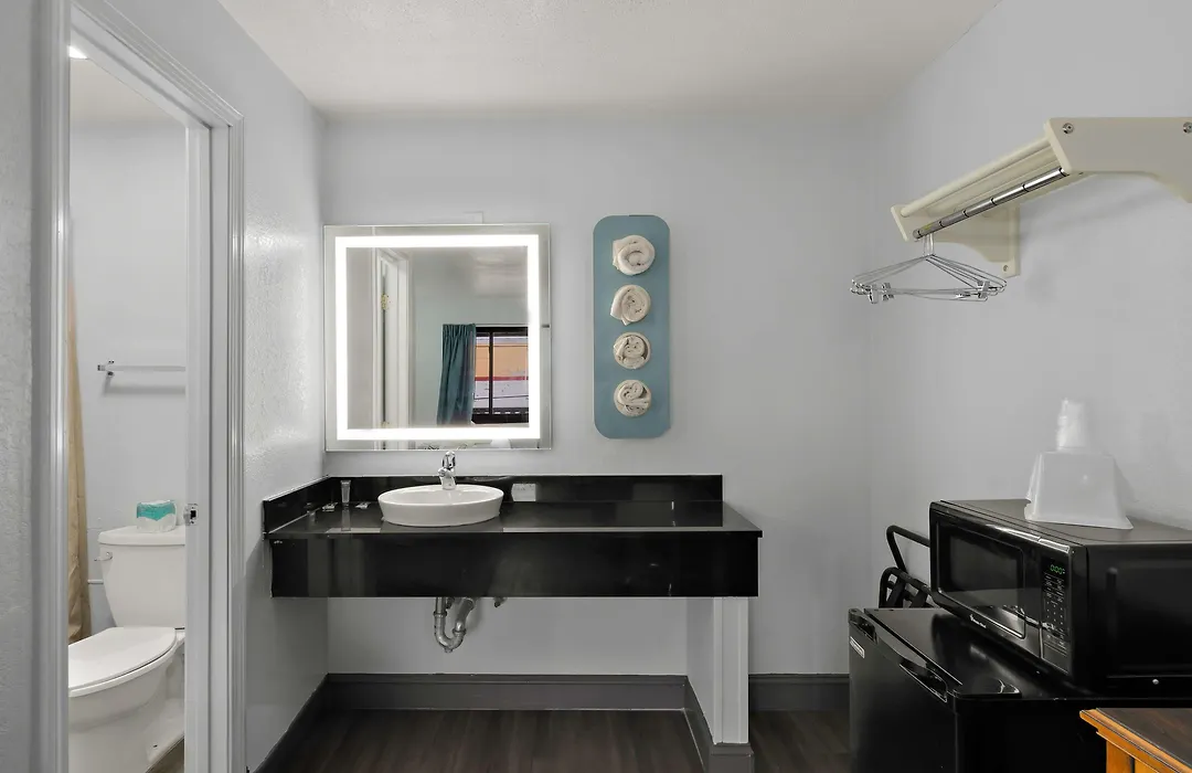 Americas Best Value Inn Bangor-1