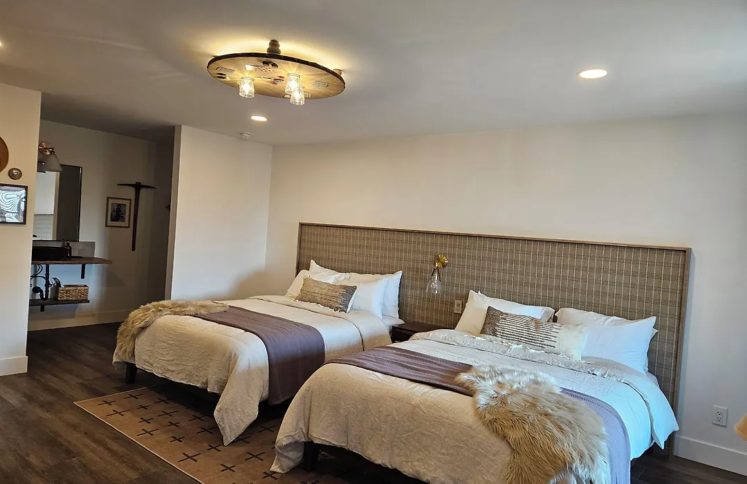 Tombstone Motel-1