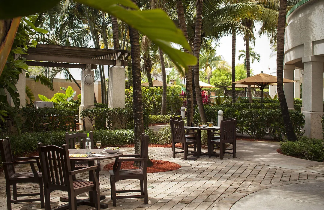Courtyard By Marriott Fort Lauderdale Airport & Cruise Port-1