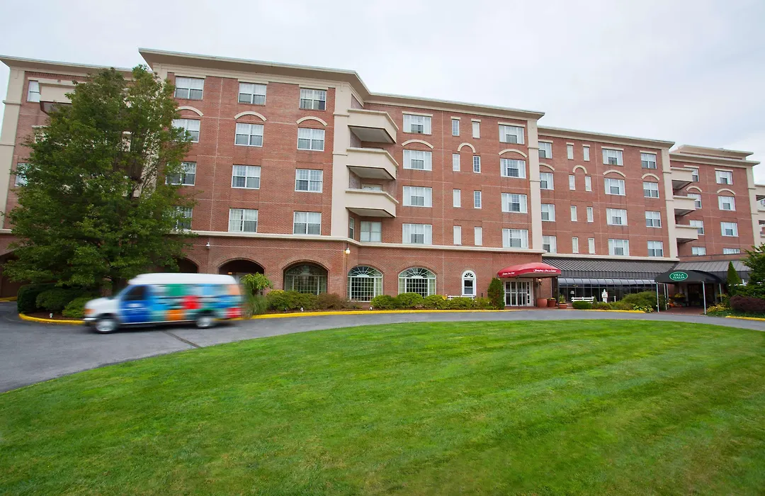 Hampton Inn & Suites Stamford-1