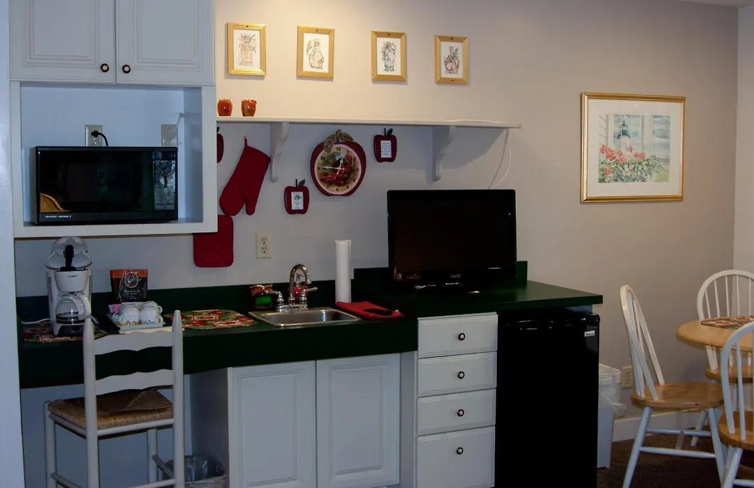 Mount Battie Inn-1