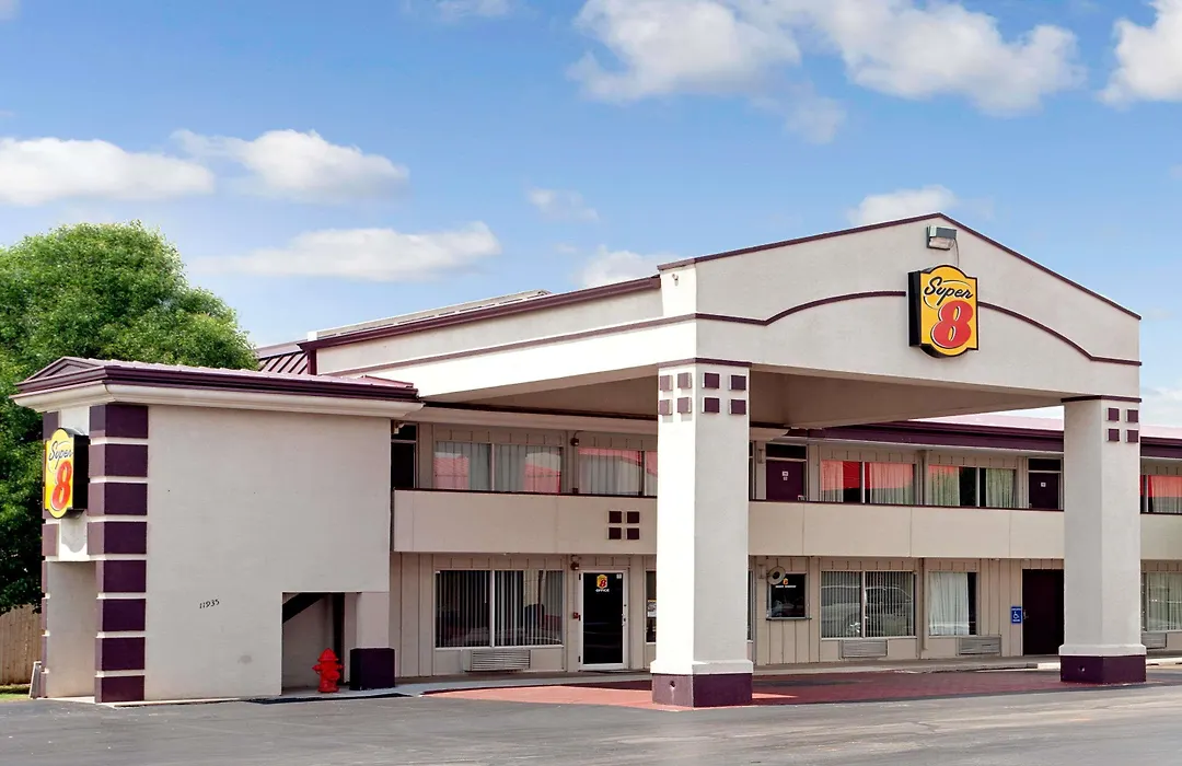 Super 8 By Wyndham Oklahoma/Frontier City-1