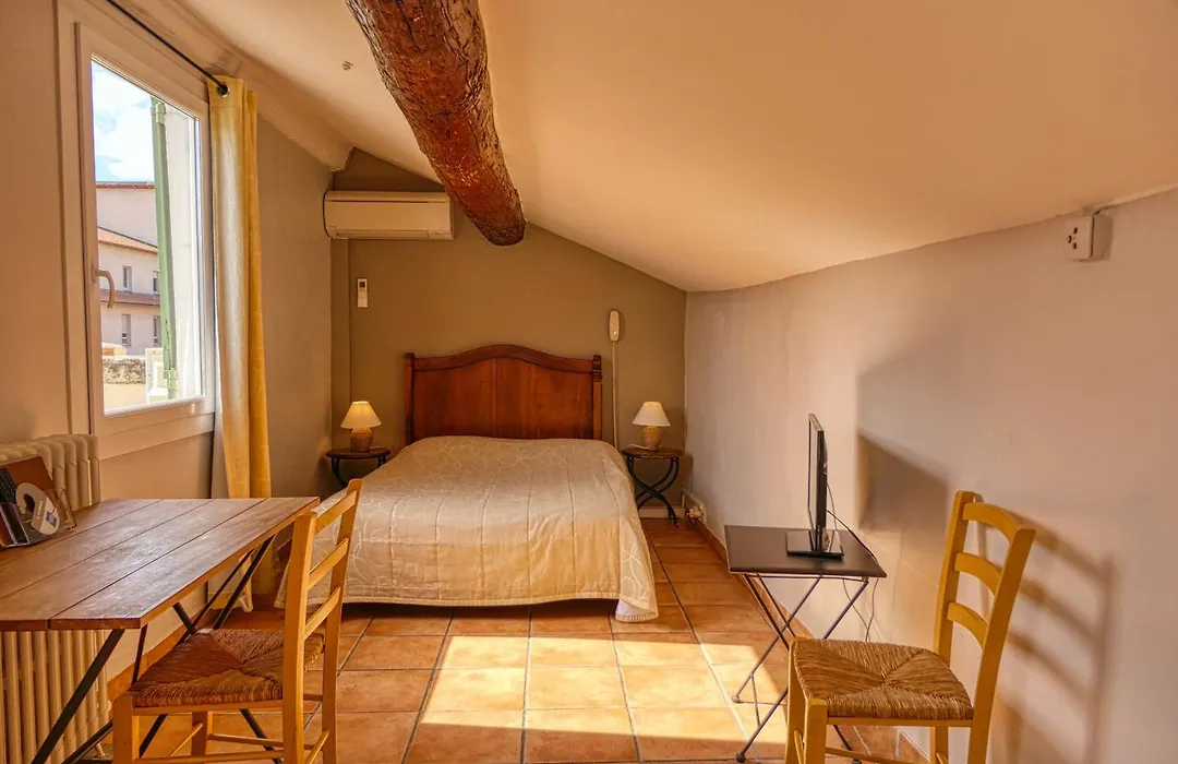 Au Saint Roch - Hotel Et Jardin-1