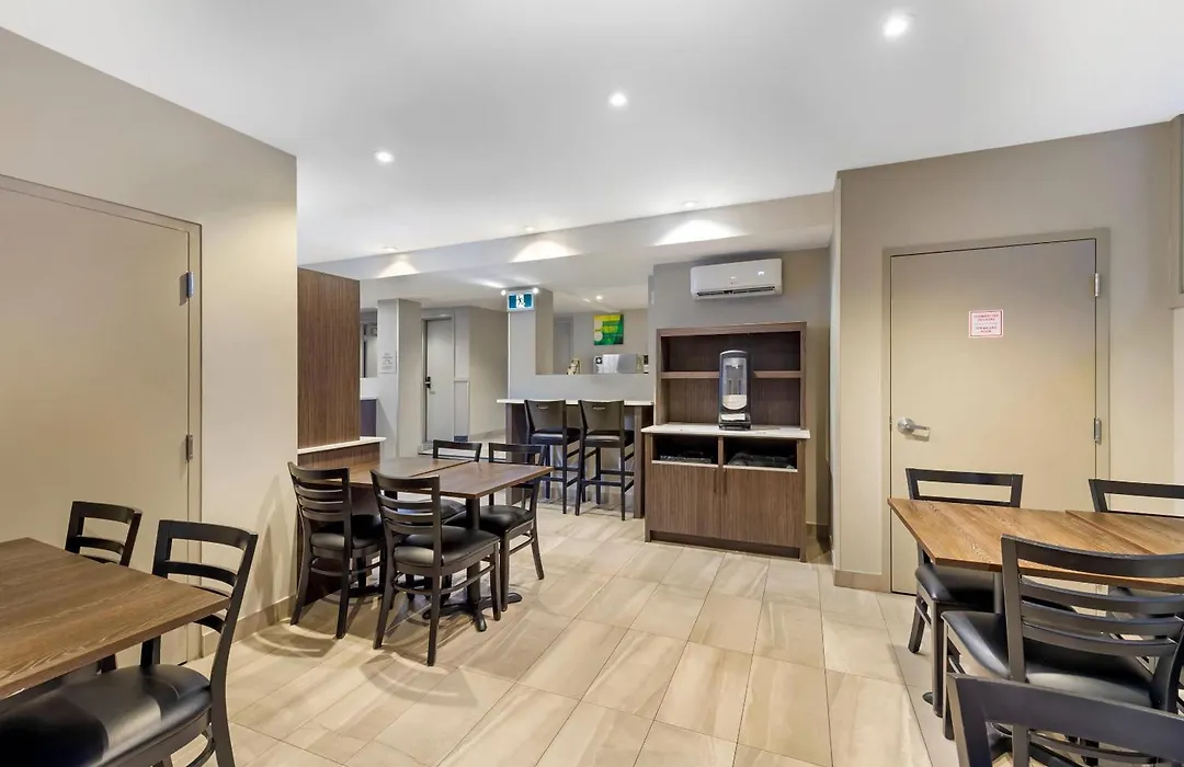 Quality Inn Centre-Ville-1
