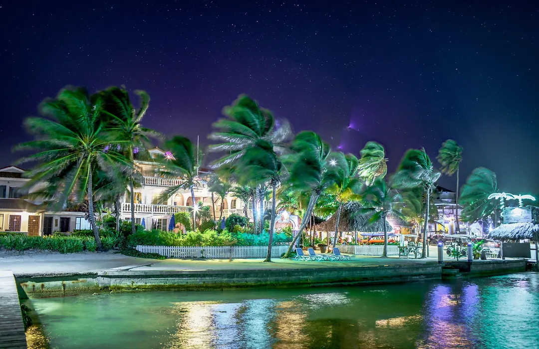 Blue Tang Inn - Beachfront Suites And Pool-1