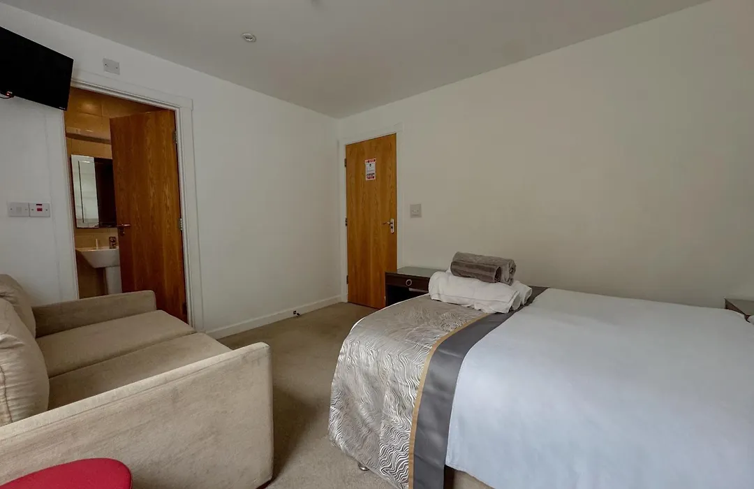 Mccafferty'S Guesthouse Ilford-1