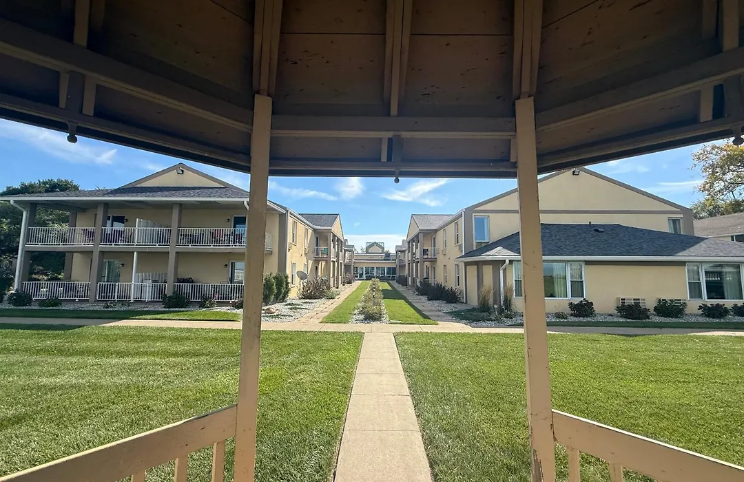 Clinton Inn & Suites-1