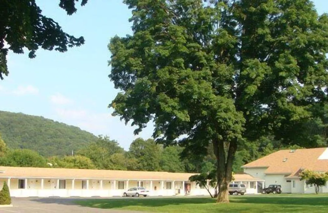 Rocky River Inn-1
