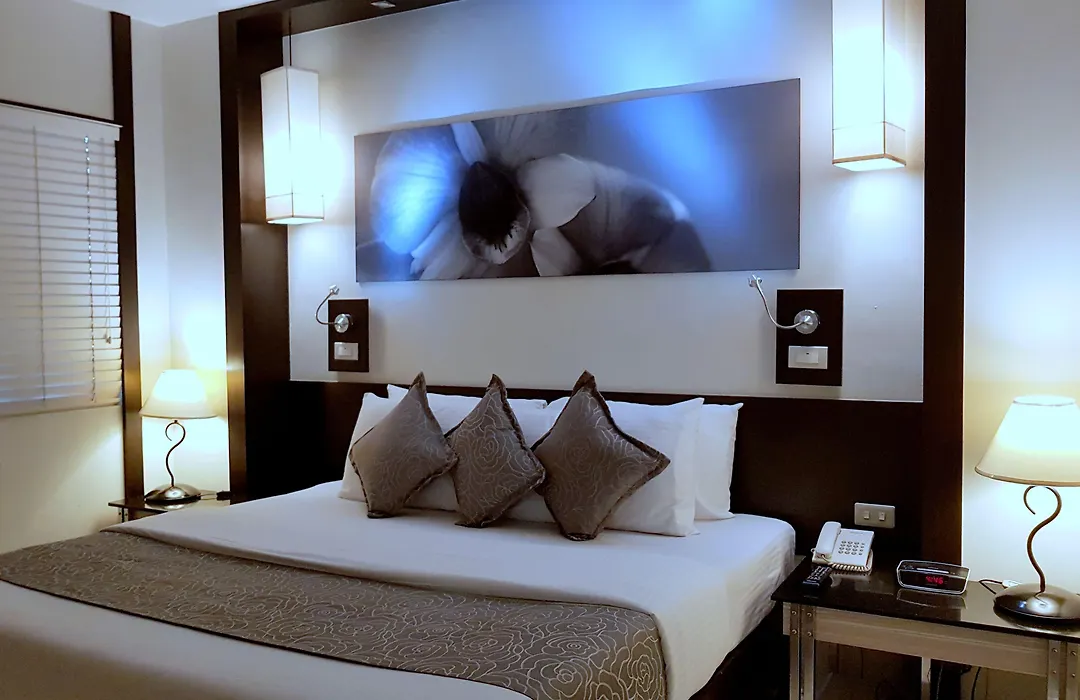 Executive Plaza Hotel-1