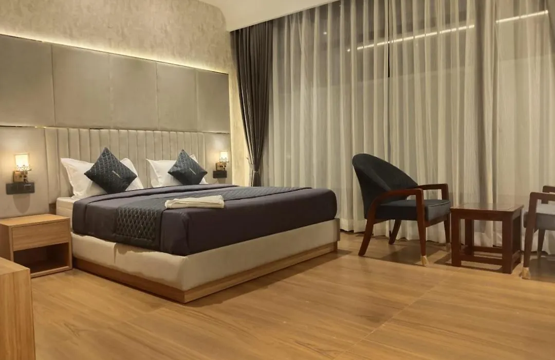 Hotel Imperia Grand-1