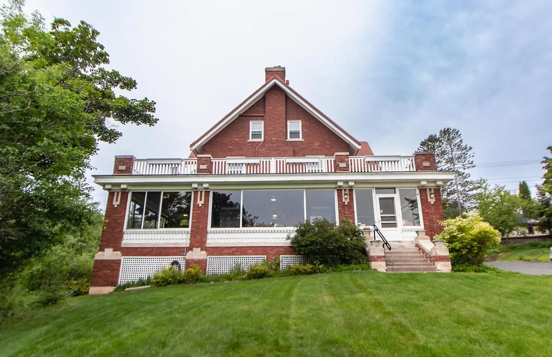 Historic Gg Barnum Mansion By Heirloom Boutique Collection-1