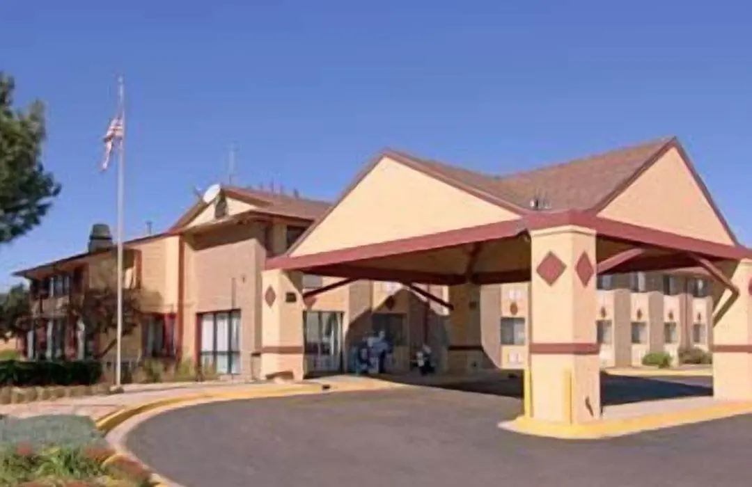 Super 8 By Wyndham Denver Stapleton-1