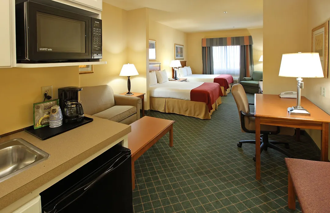 Holiday Inn Express & Suites Magnolia-Lake Columbia-1