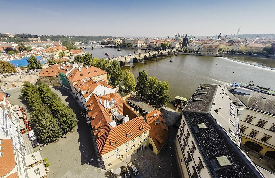 Archibald At The Charles Bridge-1