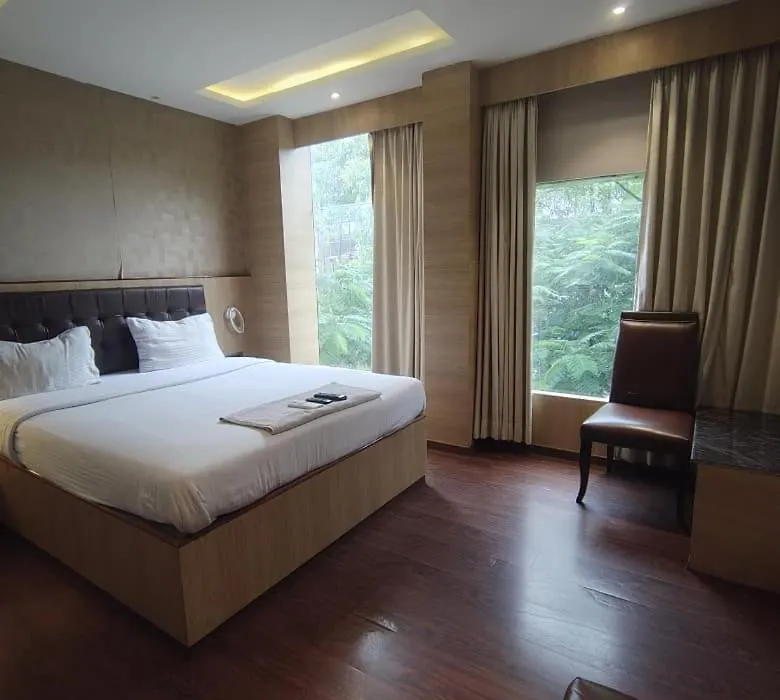 Hotel Royal Suite-1