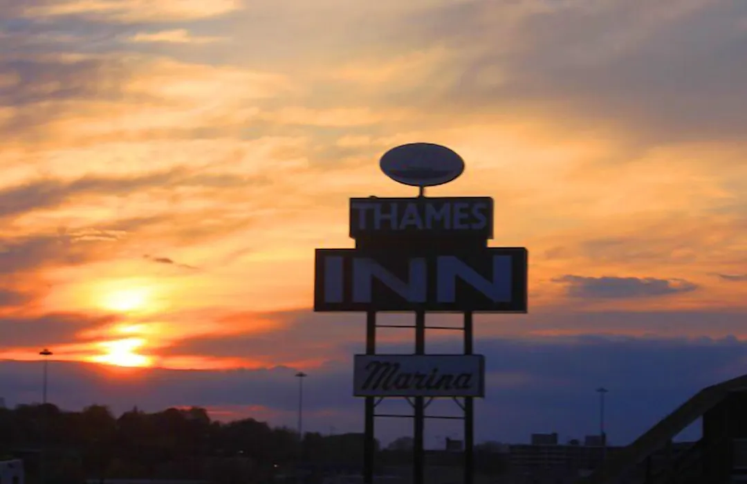 Thames Street Inn-1