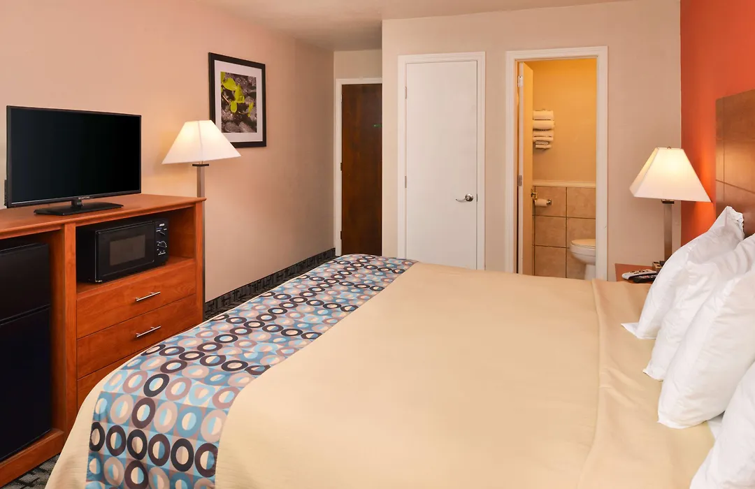 Motel 6 Putnam Ct-1