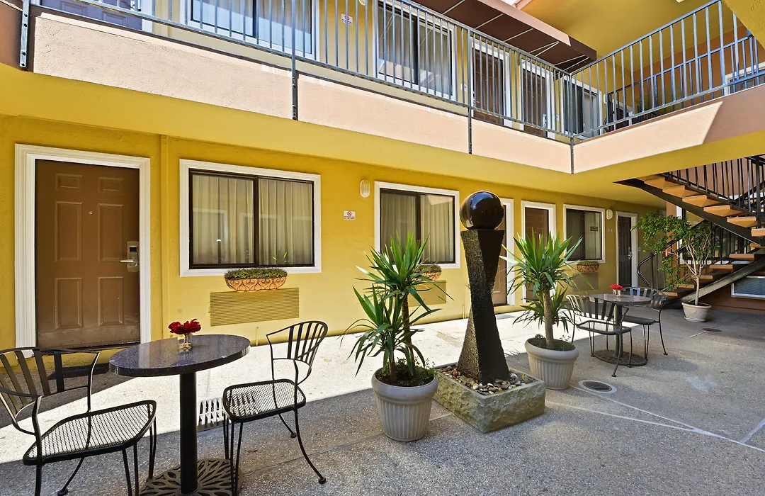 Inn By The Sfo-1