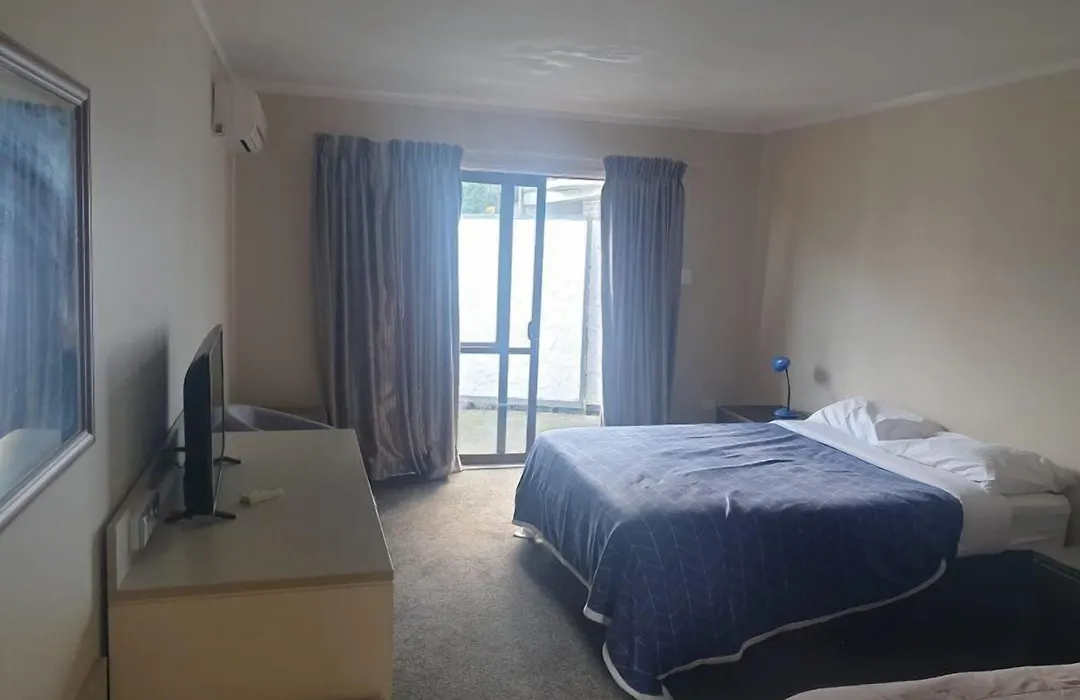 Epsom Motor Inn-1