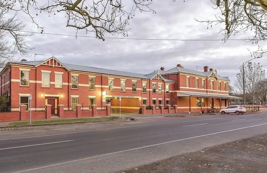 Lake Inn - Ballarat-1