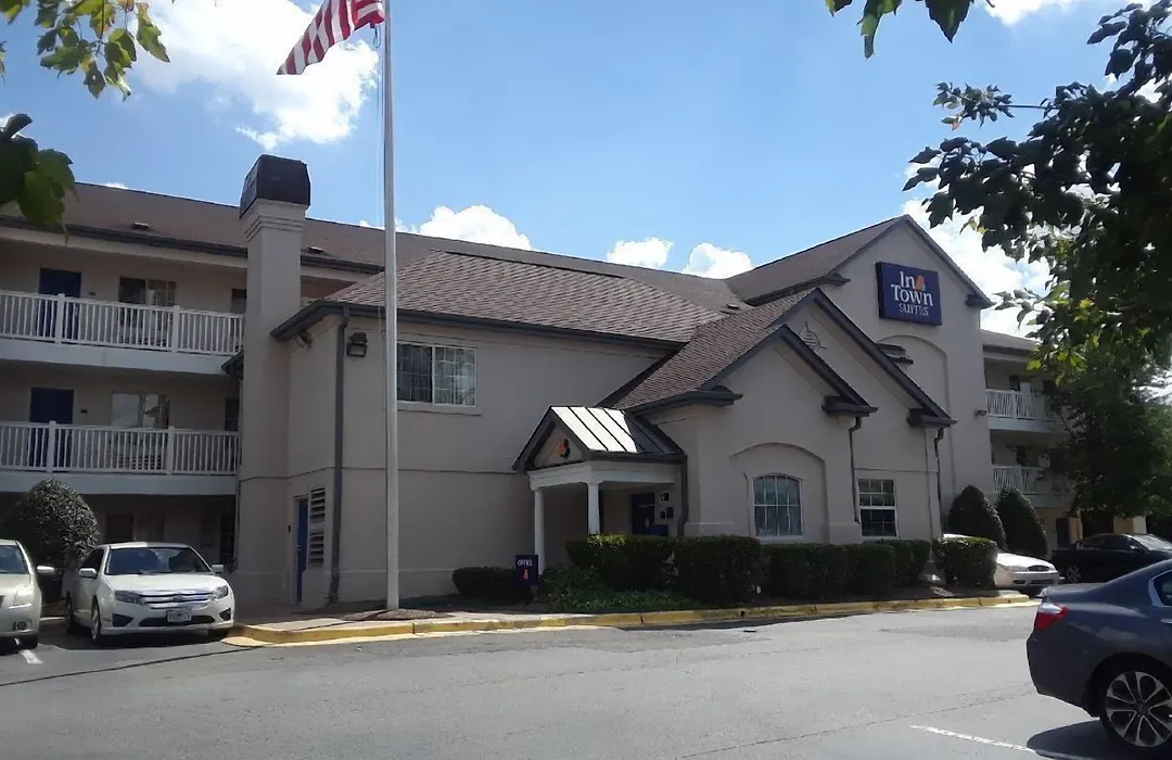 Intown Suites Extended Stay Greensboro Nc - Lanada-1