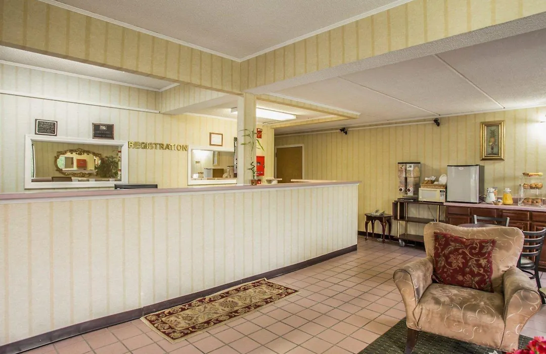 Econo Lodge Inn & Suites Lugoff-1