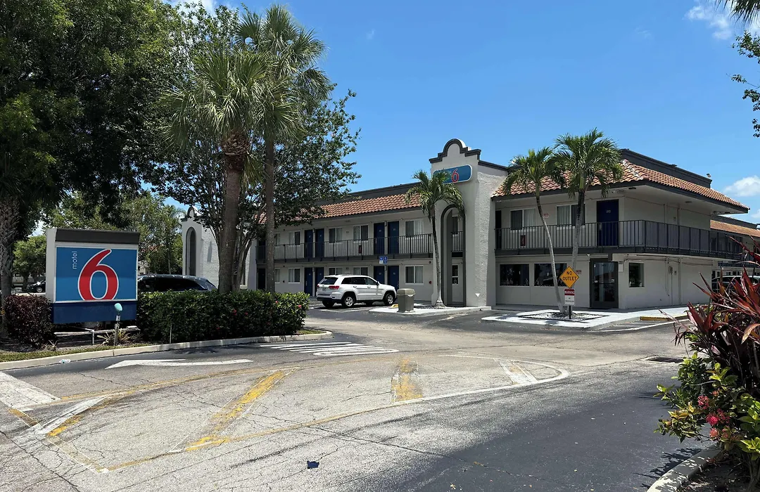 Motel 6 Riviera Beach Fl-1