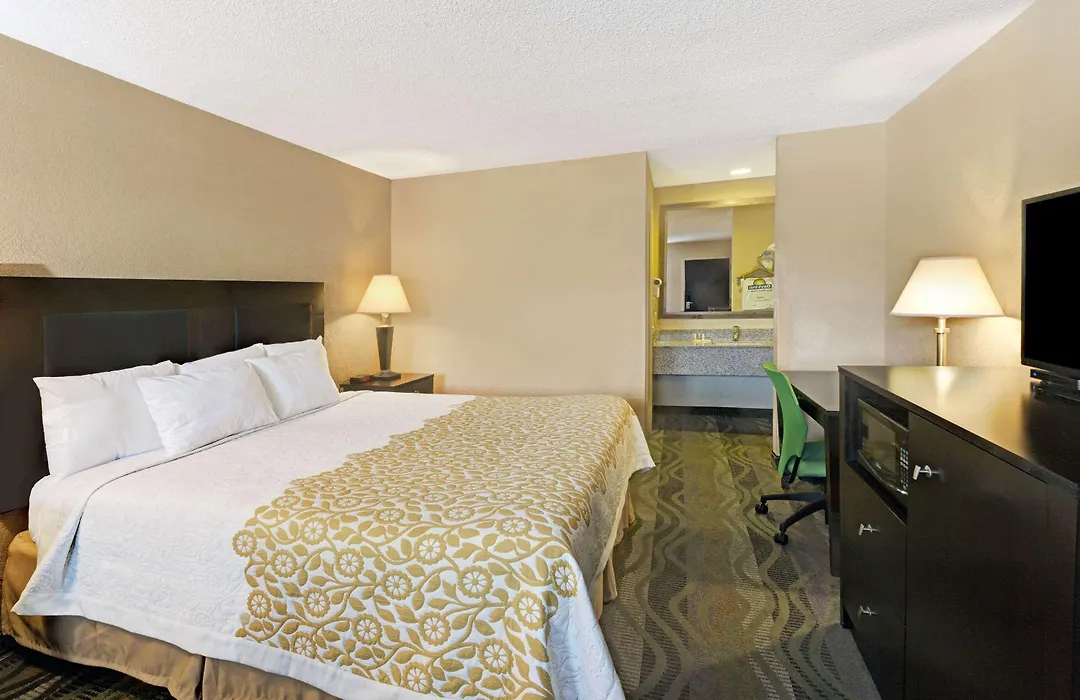Days Inn By Wyndham Cherokee Near Casino-1