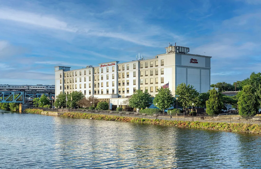 Hampton Inn & Suites Newark-Harrison-Riverwalk-1
